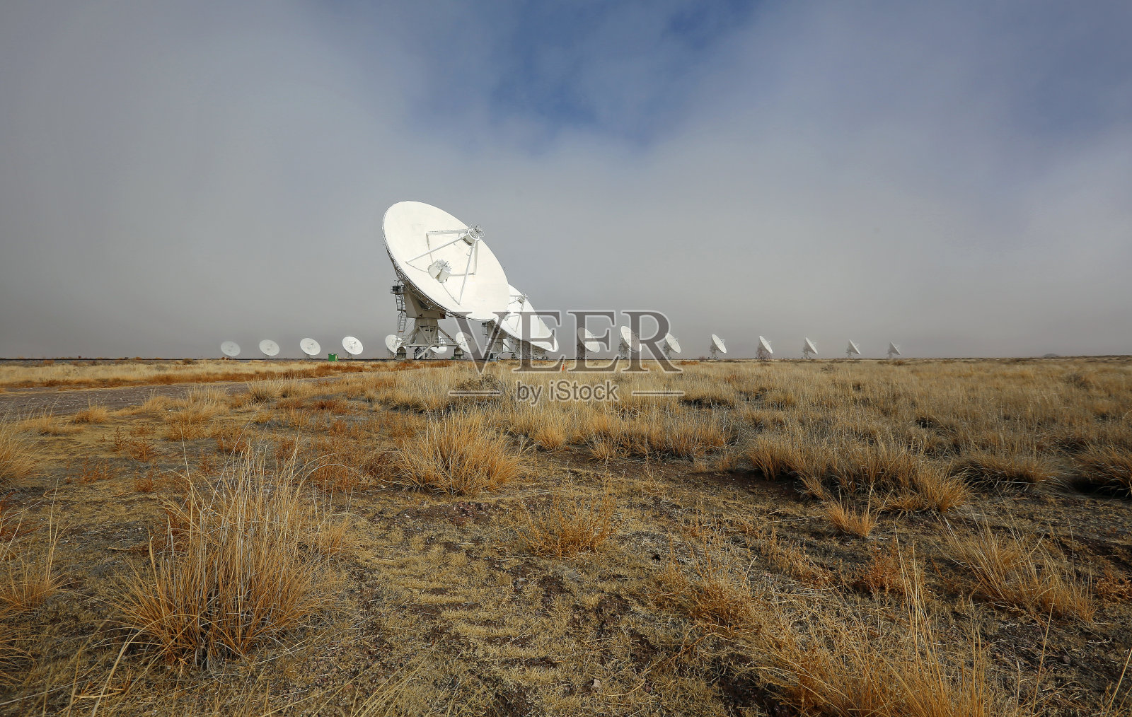 天线的低视图-非常大的阵列照片摄影图片