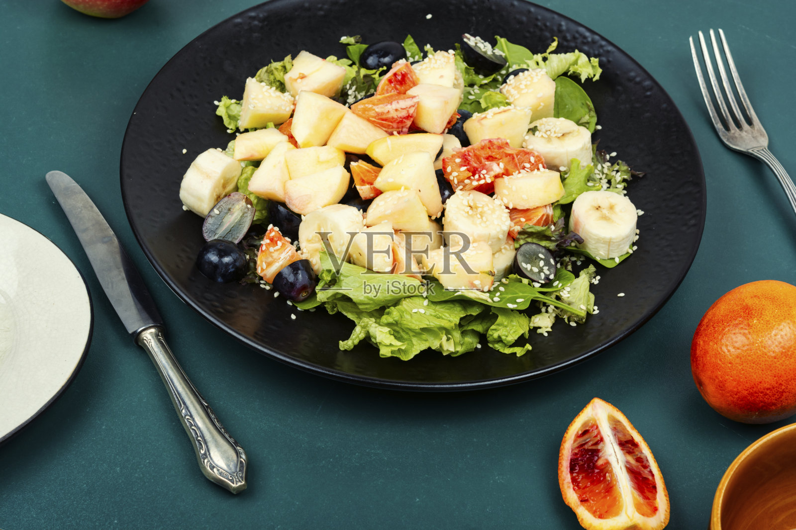 水果沙拉配橘子。照片摄影图片