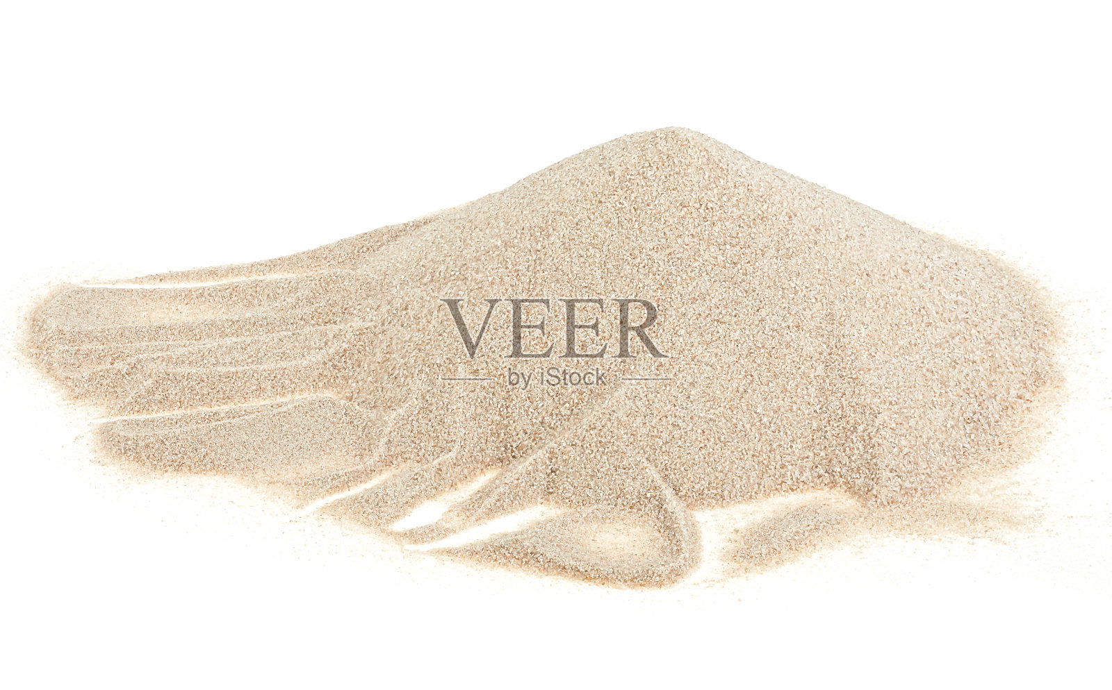 一堆孤立在白色背景上的沙漠沙丘。干燥的沙滩。照片摄影图片