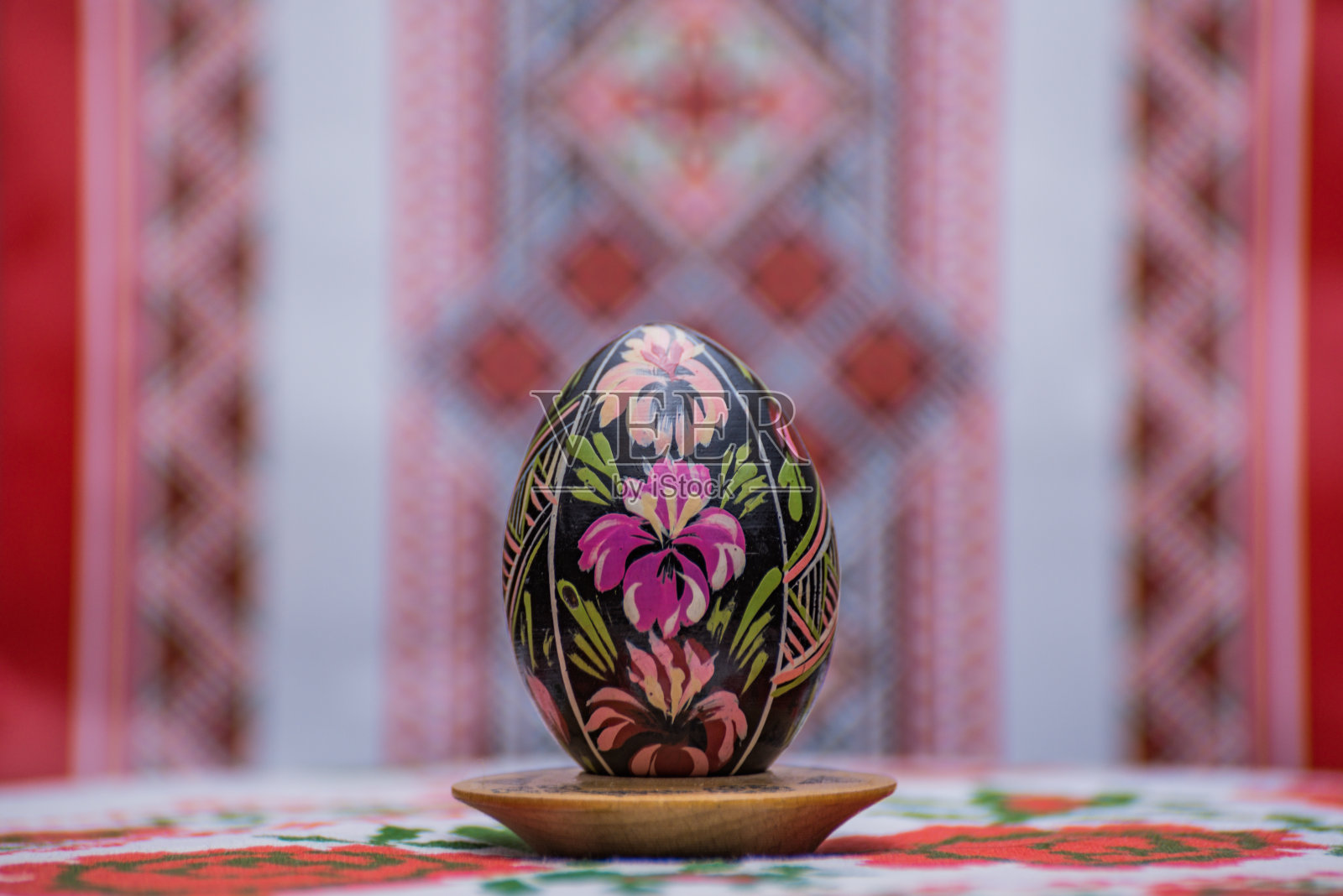 复活节静物画，以纪念彩蛋为背景照片摄影图片