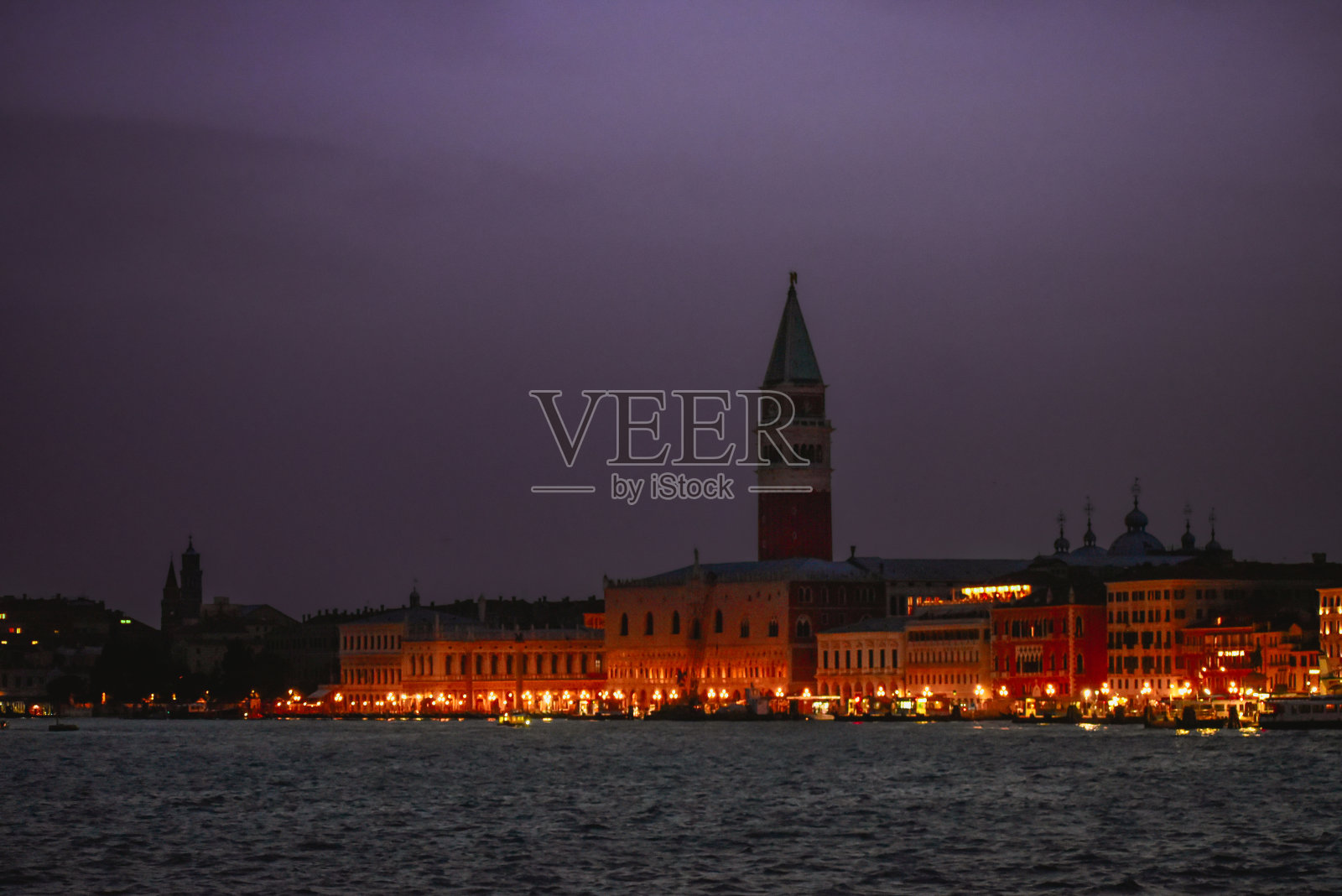 夜晚的威尼斯照片摄影图片