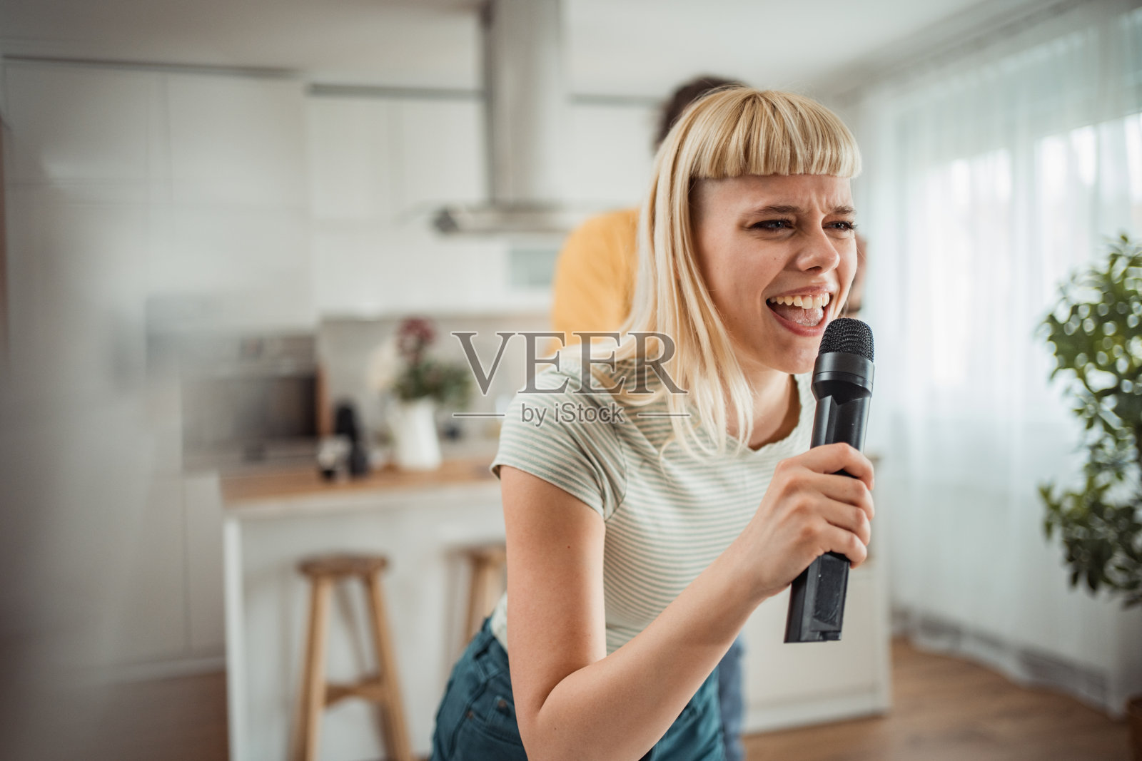 我们喜欢周末一起度假，玩得很开心照片摄影图片
