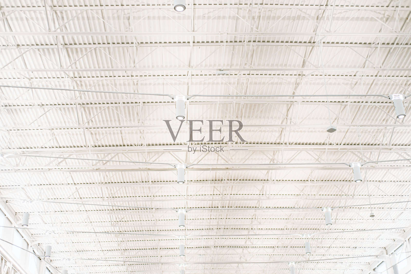 现代钢吊顶仓库配有顶灯梁，顶棚安装无线路由器，周长轨道对应膜点击进入，宽敞的展馆展览，旧金山公共图书馆照片摄影图片