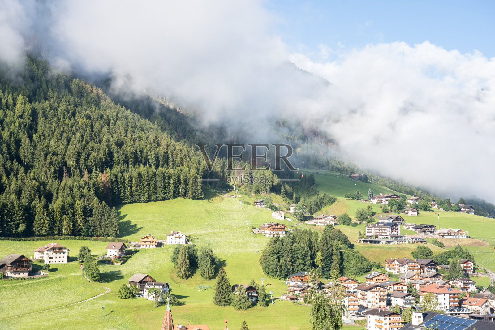 意大利南蒂罗尔的塞瑟山(Alpe di Siusi)。照片摄影图片