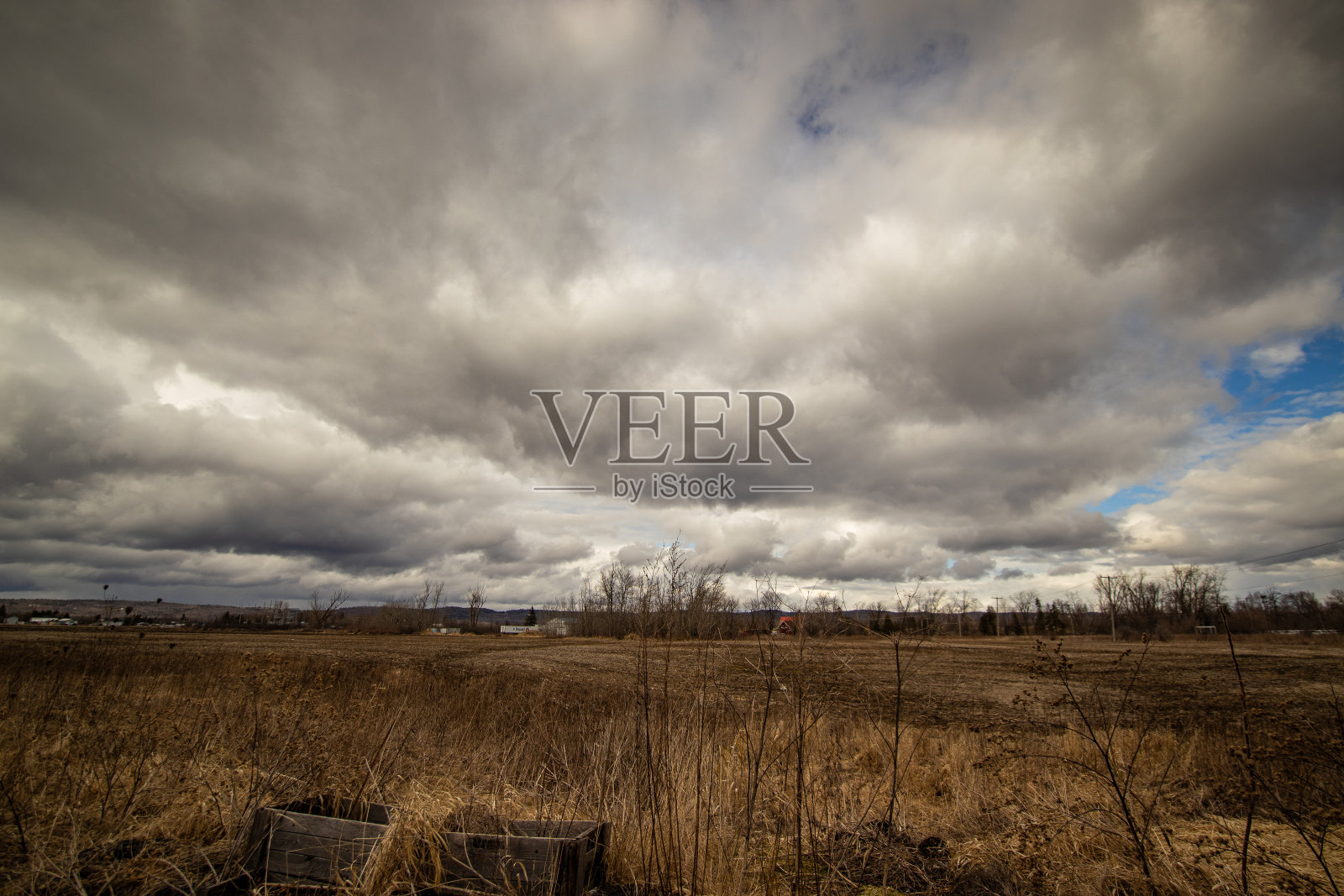 多云的一天照片摄影图片