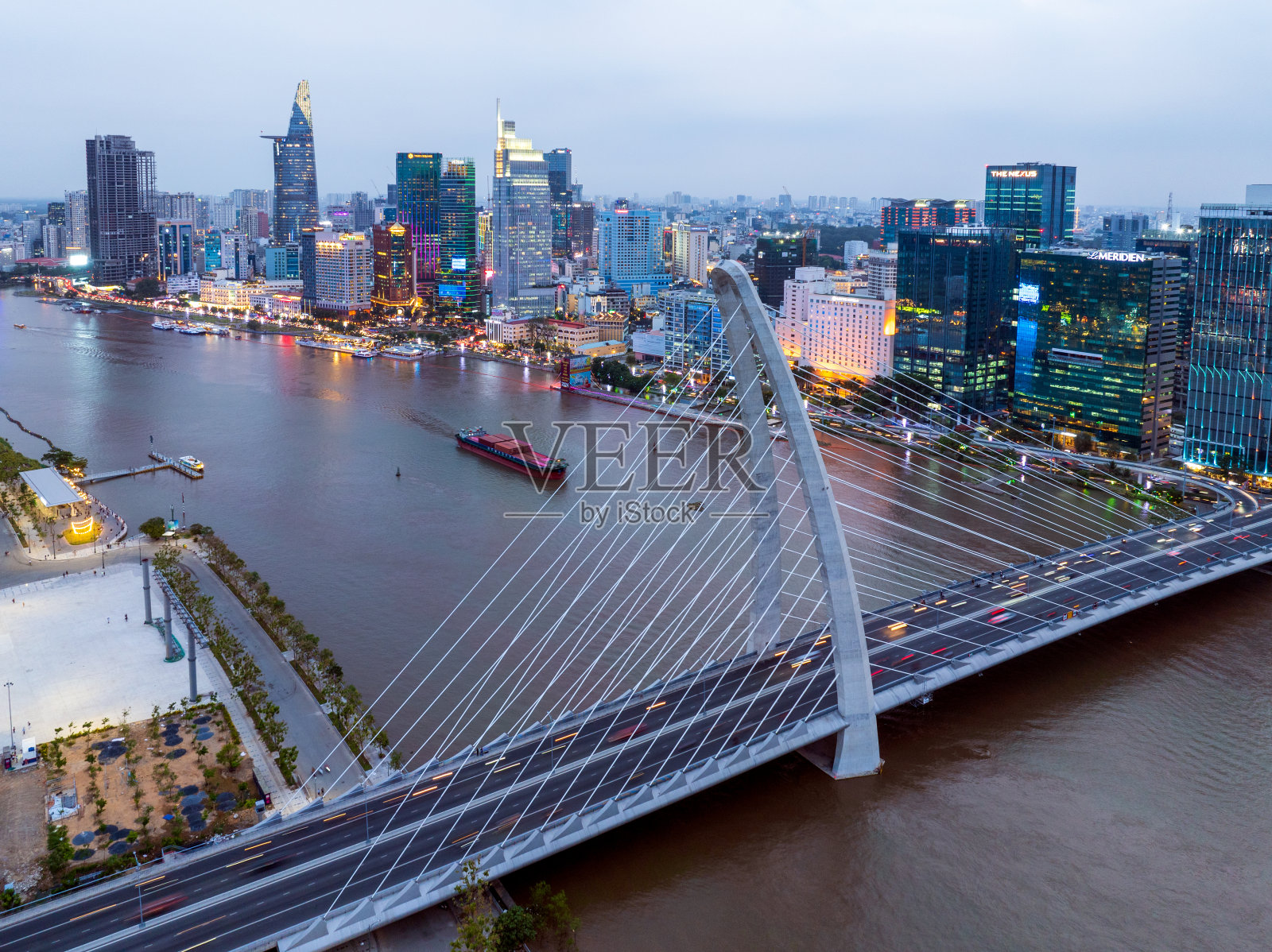 越南胡志明市的夜晚照片摄影图片
