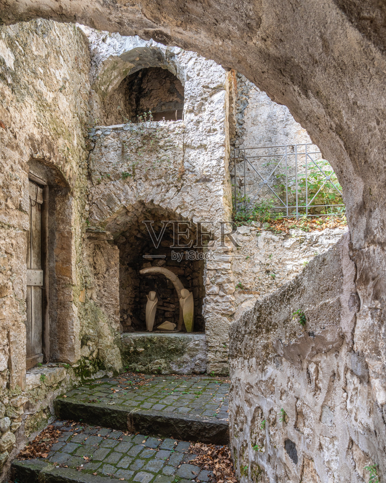 历史中心从美丽的村庄佩斯切，在伊塞尼亚省，莫利塞，意大利。照片摄影图片