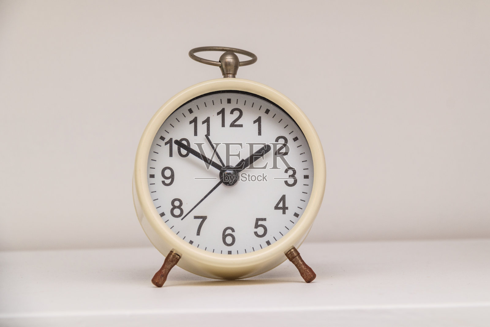 在里约热内卢的一所房子里，装饰用的旧闹钟。照片摄影图片