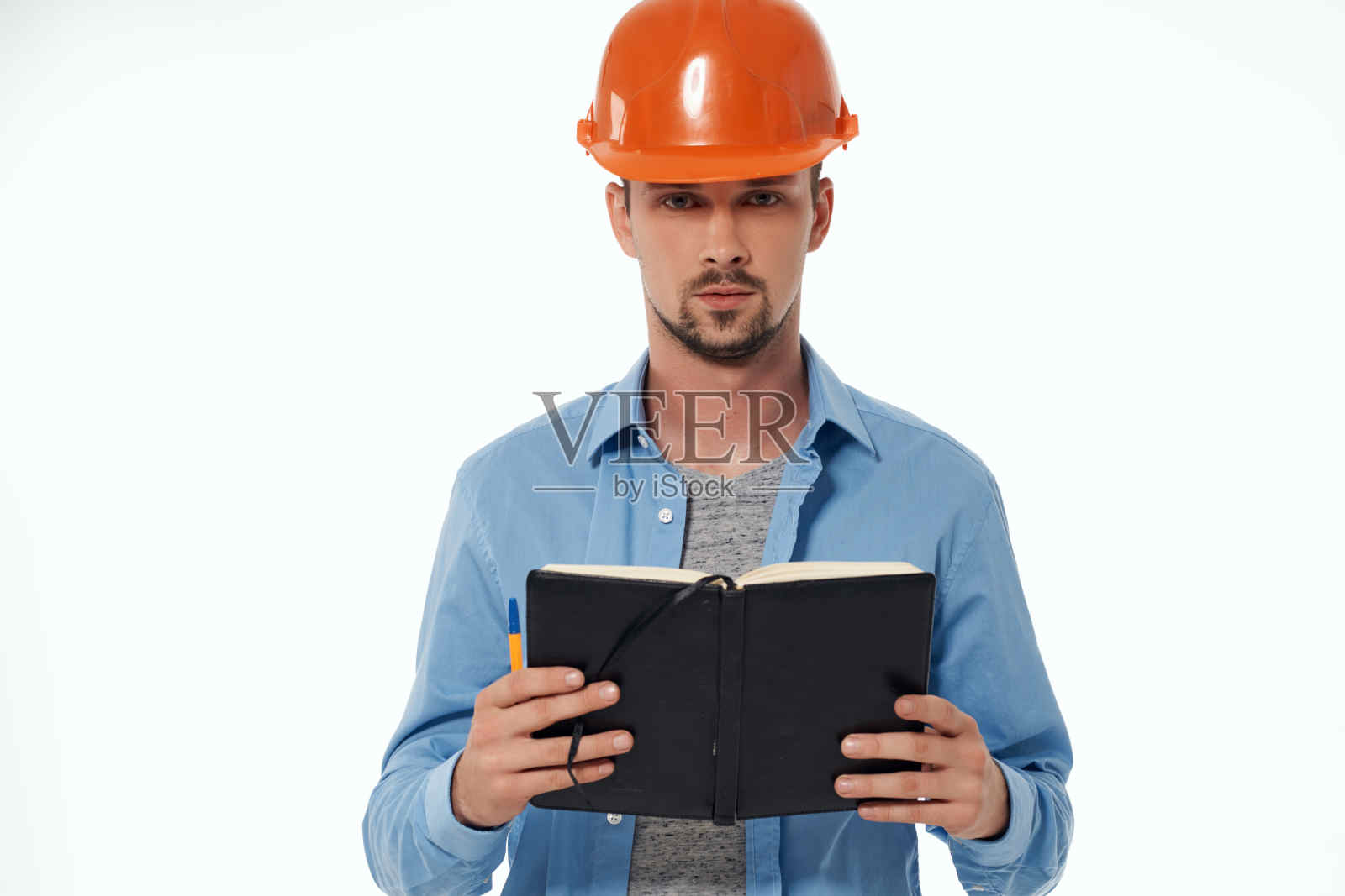 戴橙色头盔保护的人孤立的背景照片摄影图片