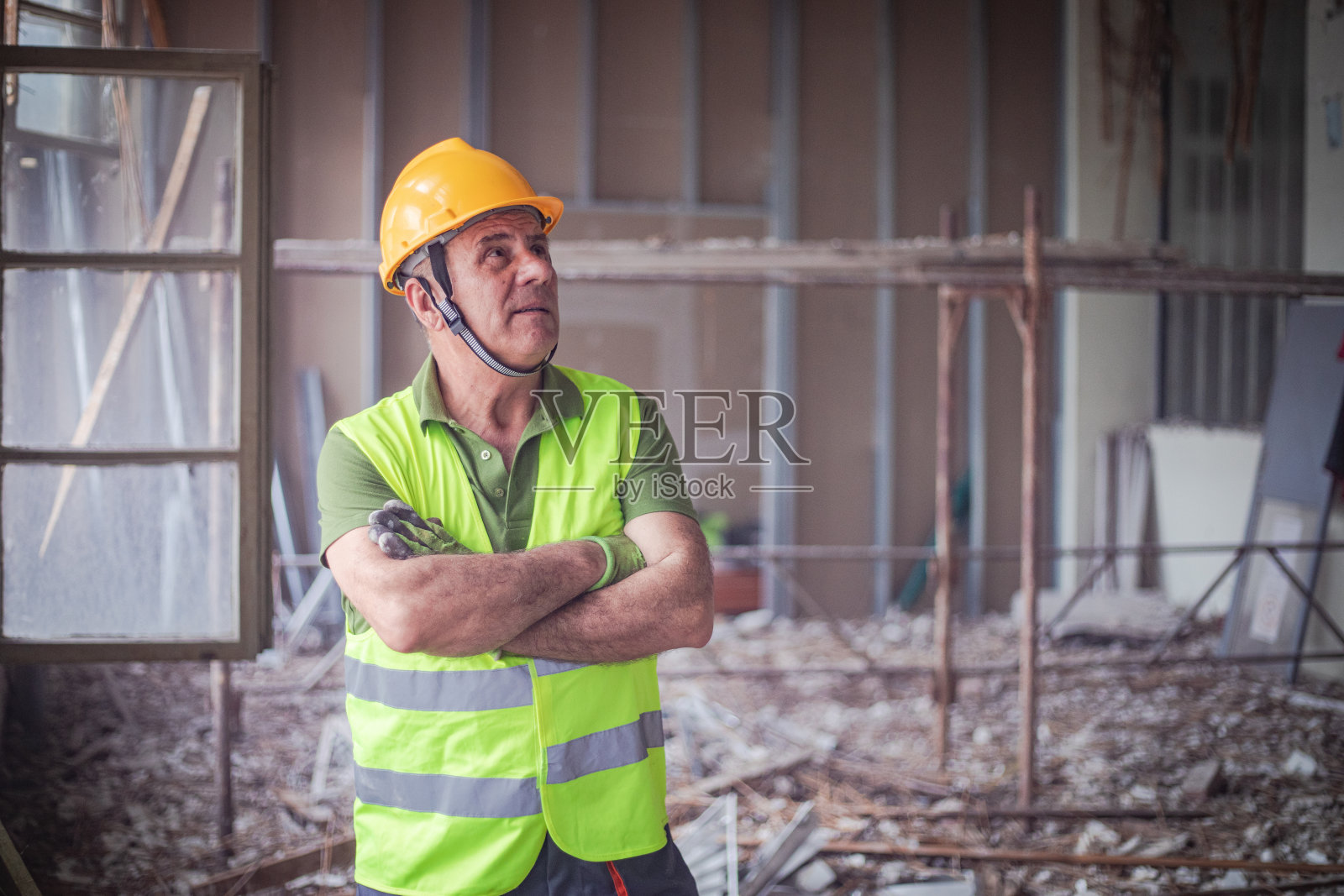 建筑工程师在建筑工地，工作地点照片摄影图片