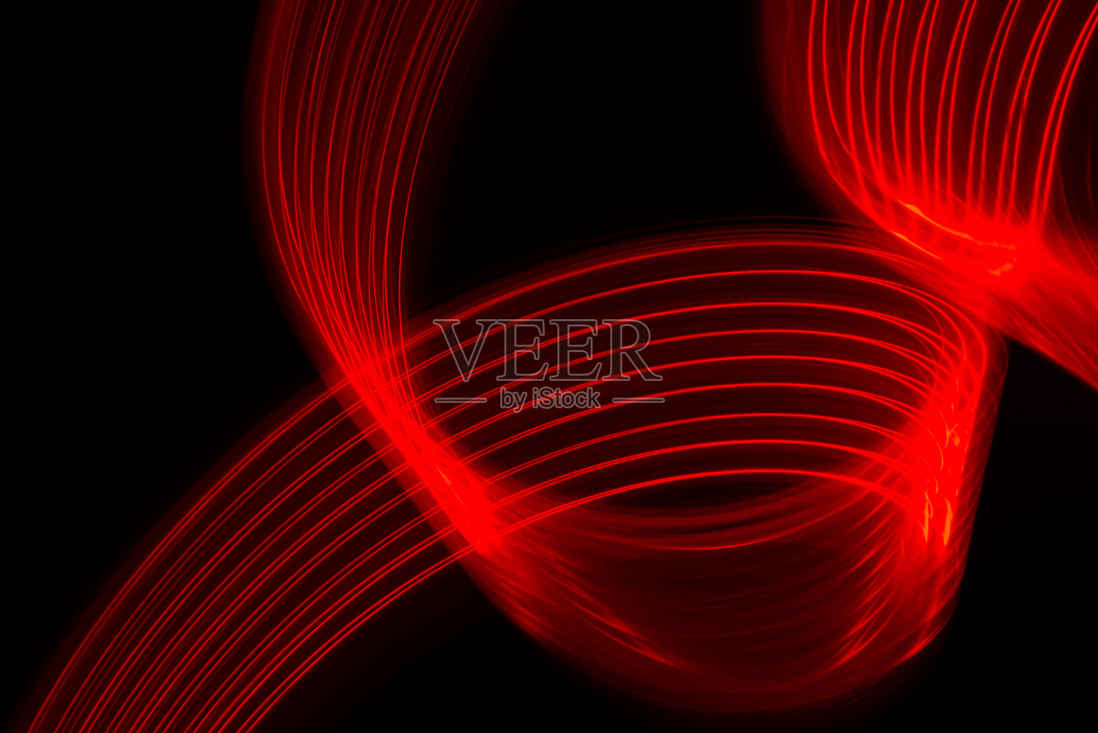 暗色背景上的红色光纤光效。照片摄影图片