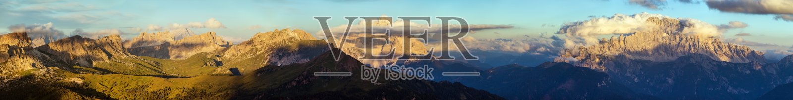 佩尔莫山和奇维塔山日落全景阿尔卑斯山照片摄影图片