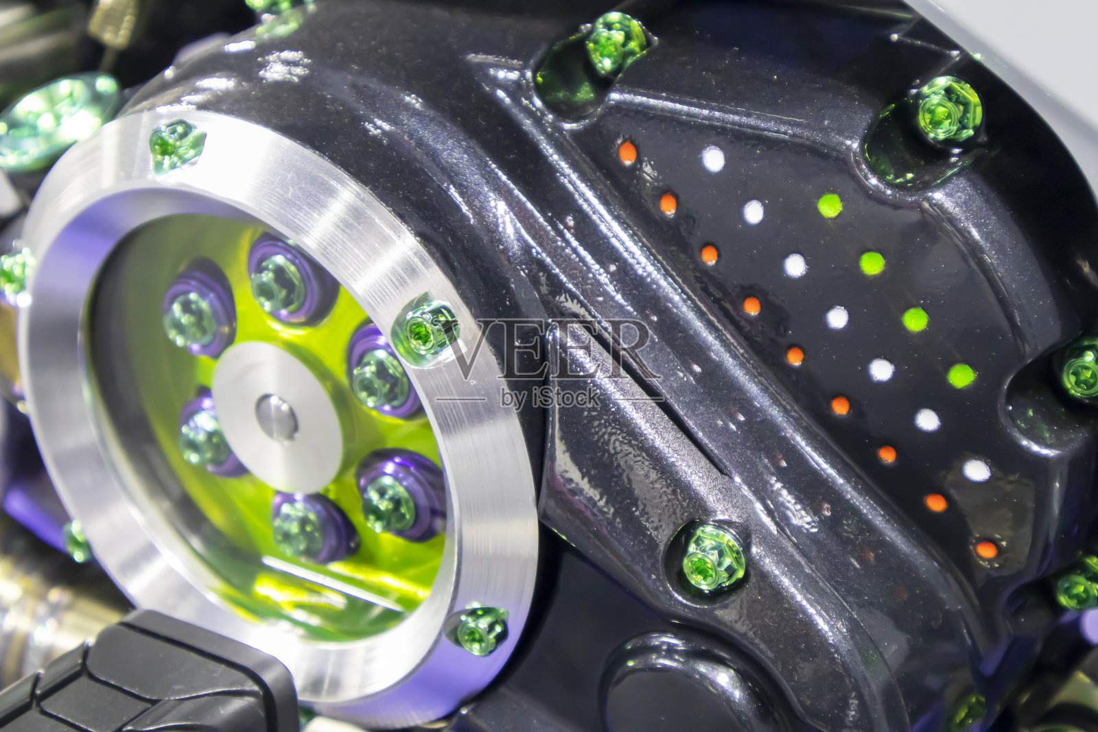 摩托车的发动机集中在车辆的特定部位。照片摄影图片