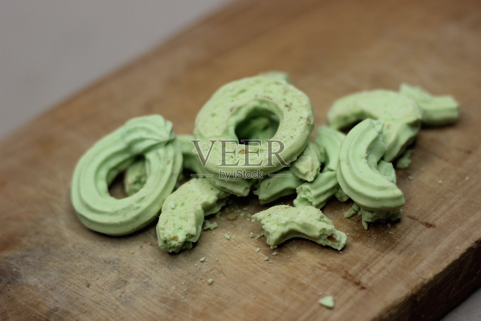 传统的绿色小吃，由西米制成，带有熊猫味照片摄影图片