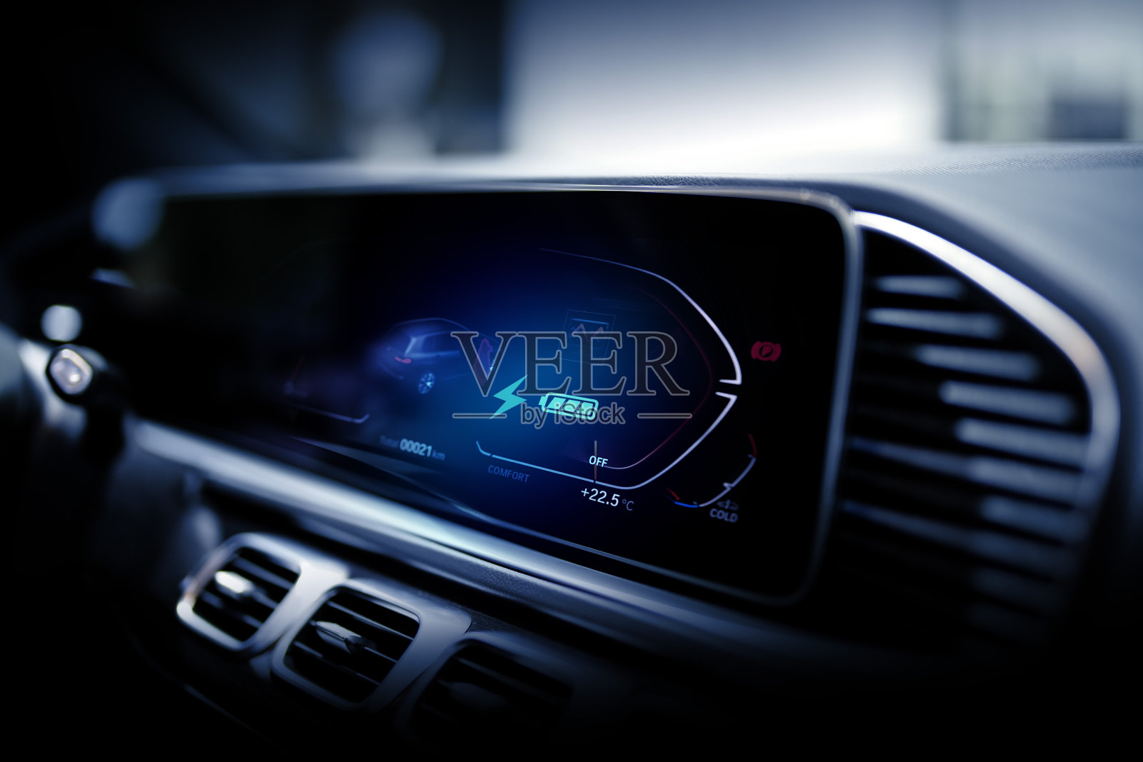 电动汽车显示屏即显示充电的显示。照片摄影图片