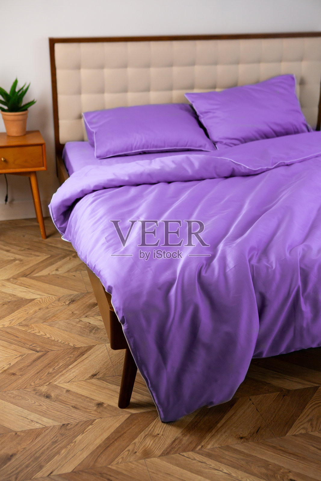 淡紫色缎面织物床上用品亚麻室内照片摄影图片