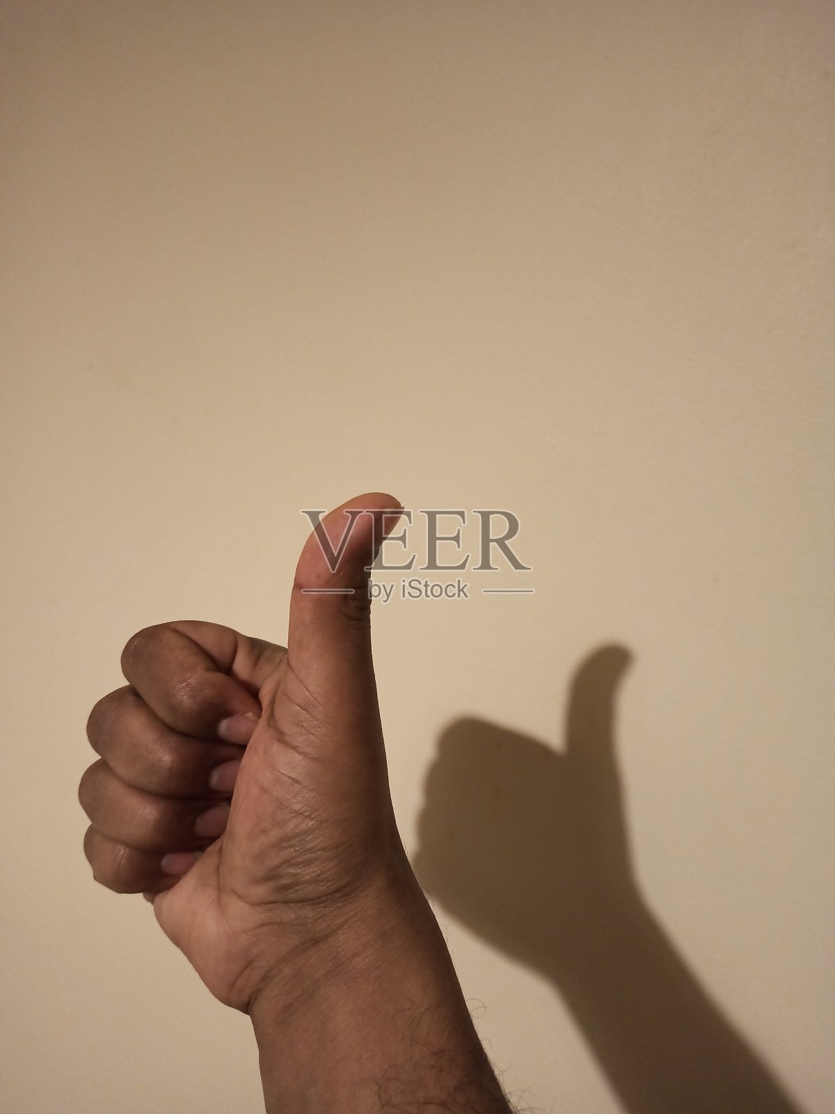 竖起大拇指照片摄影图片