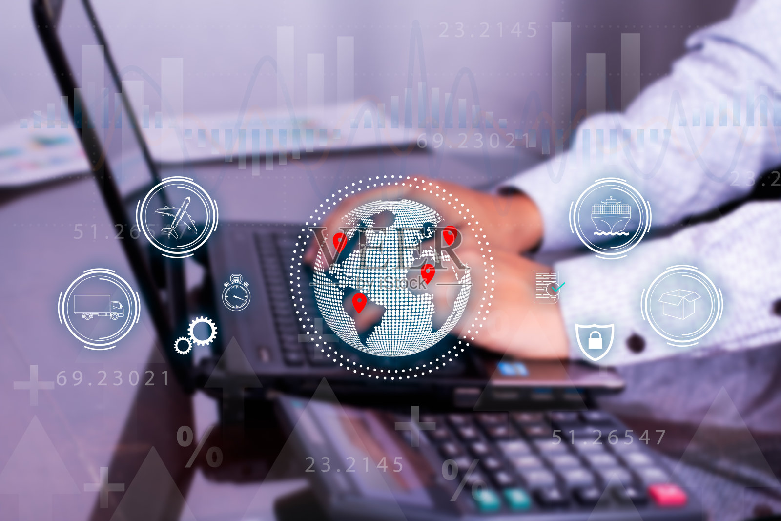 商人分析国际物流数据照片摄影图片