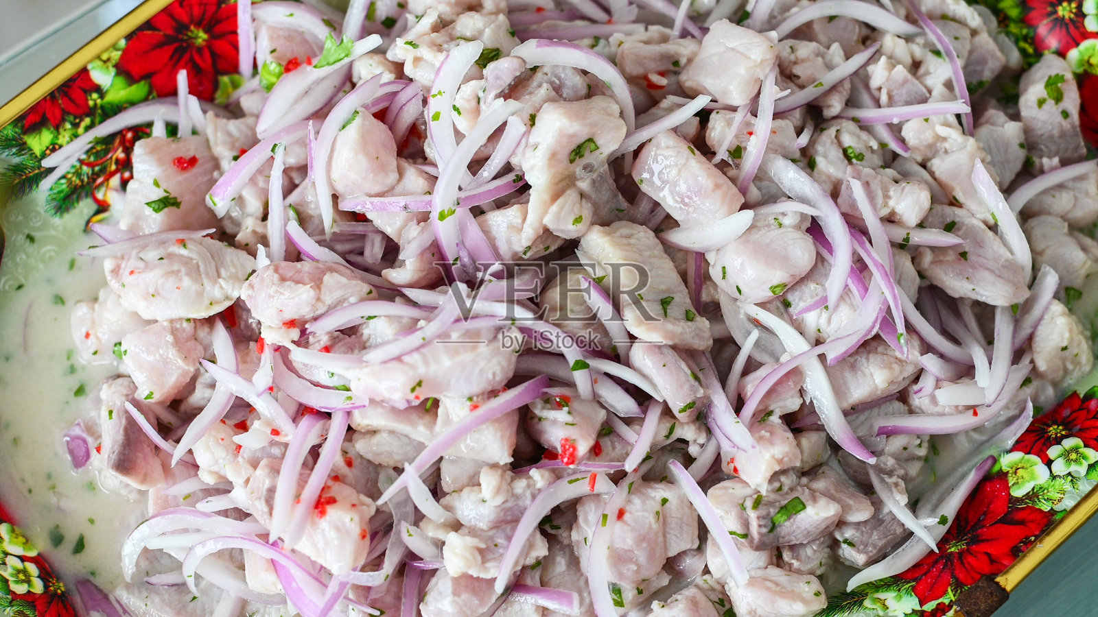 酸橘汁腌鱼，海鲜，秘鲁菜。照片摄影图片