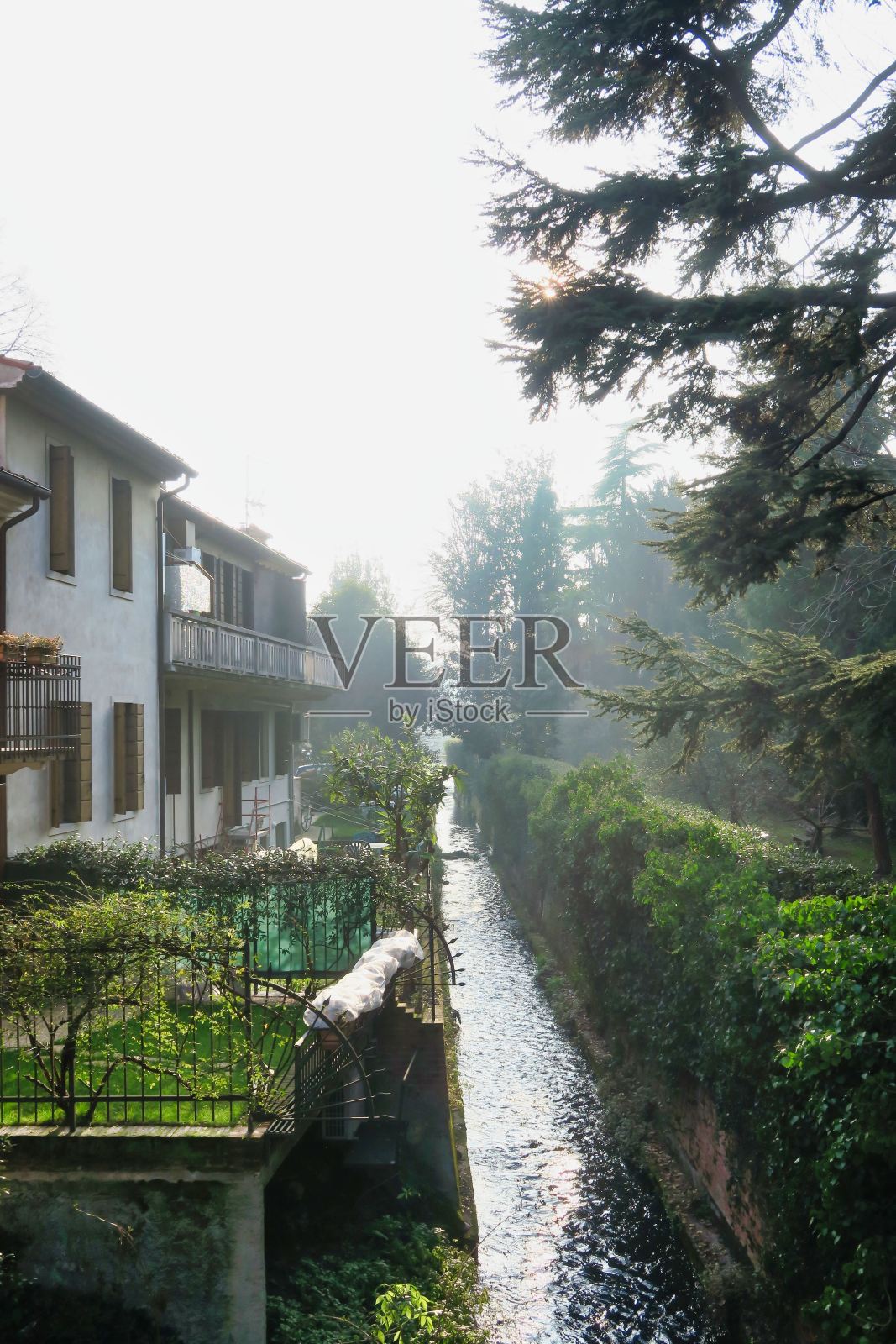 公园里的喷泉，照片作为背景，圣安东尼奥普拉托德拉山谷，帕多瓦，帕多瓦，意大利照片摄影图片