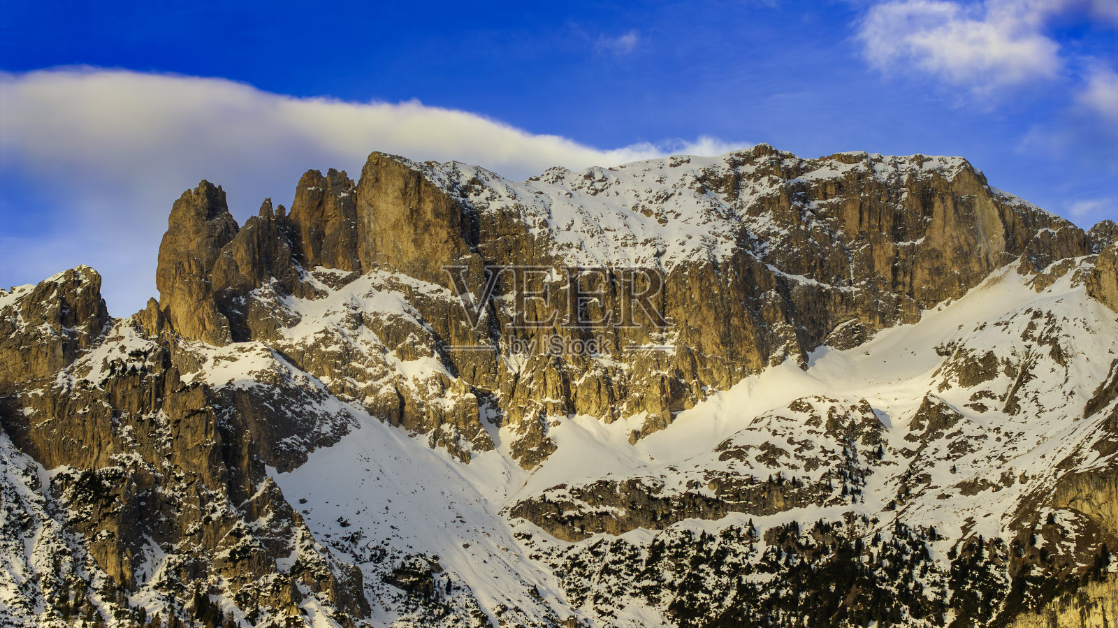 白云石山脉上的日出照片摄影图片