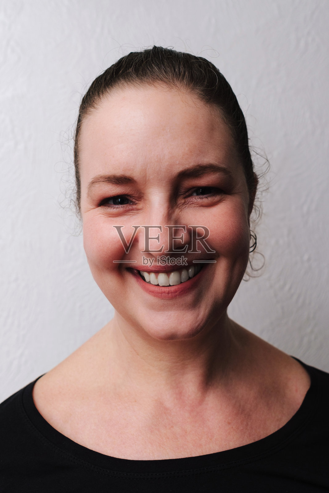 快乐成熟的女人微笑明亮照片摄影图片