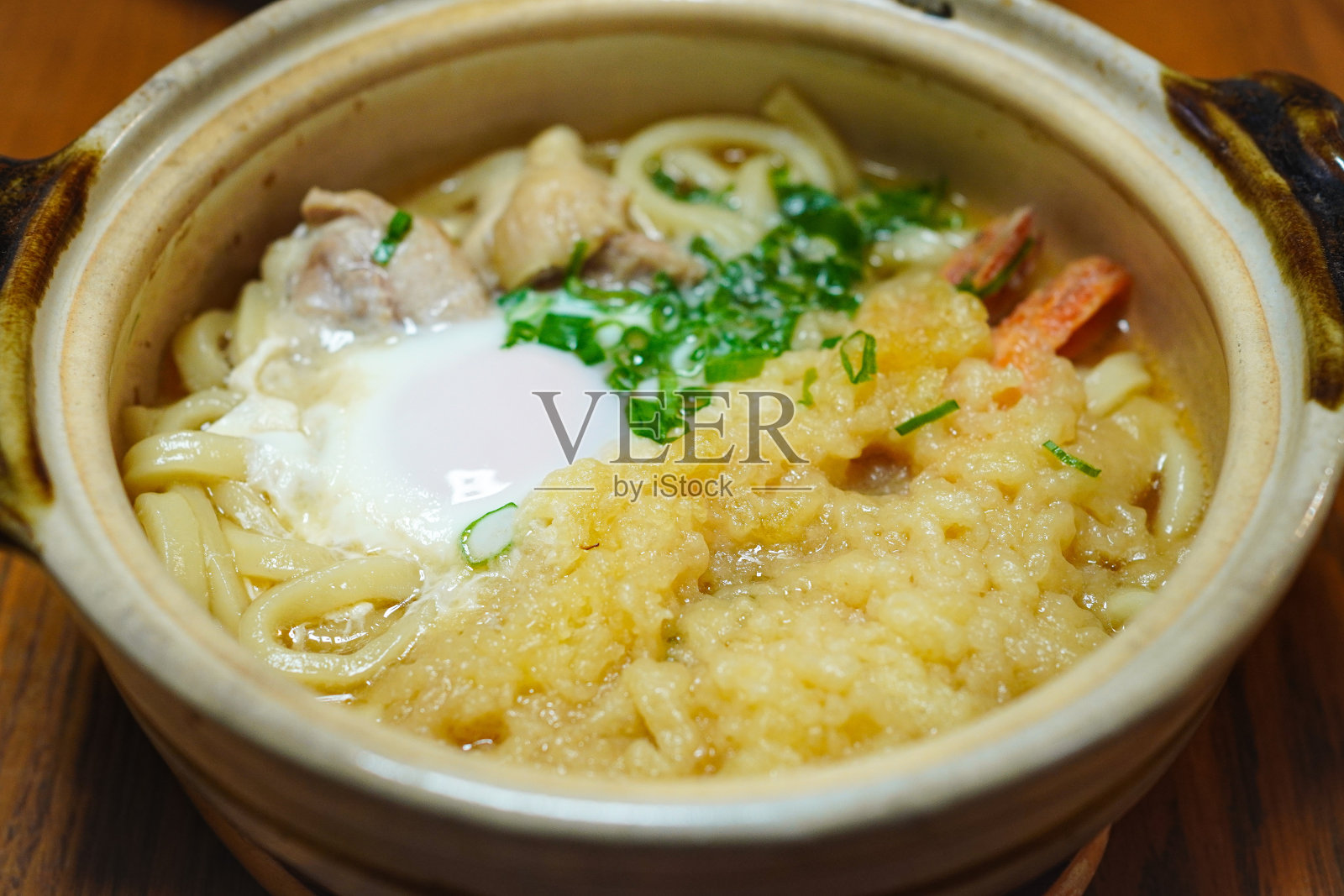 自制那比烧乌冬面(日式乌冬火锅)照片摄影图片