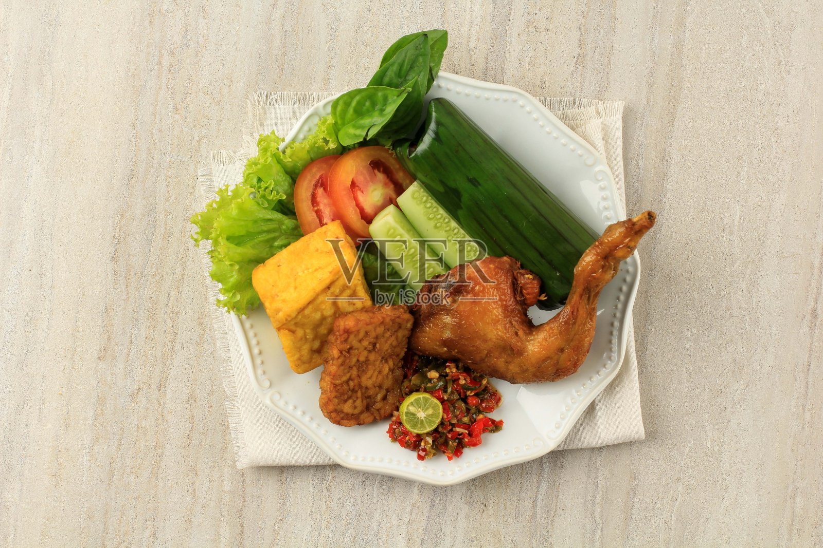 传统的巽他香蕉叶包饭照片摄影图片