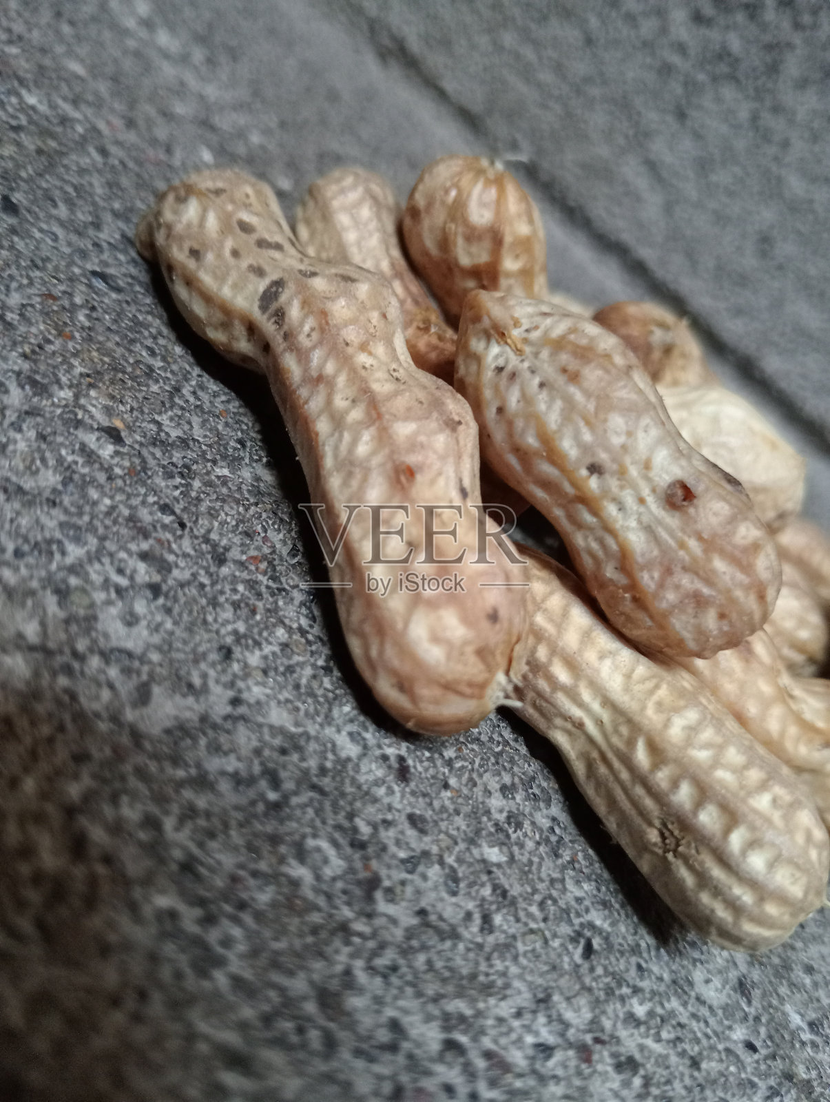 一堆坚果的散焦照片照片摄影图片