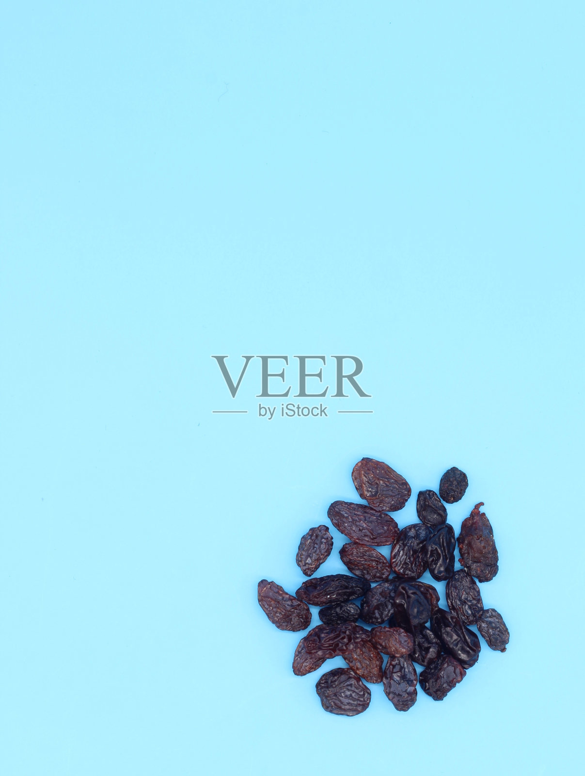 白色背景的阿富汗干浆果和葡萄干，白色背景的阿富汗干果照片摄影图片