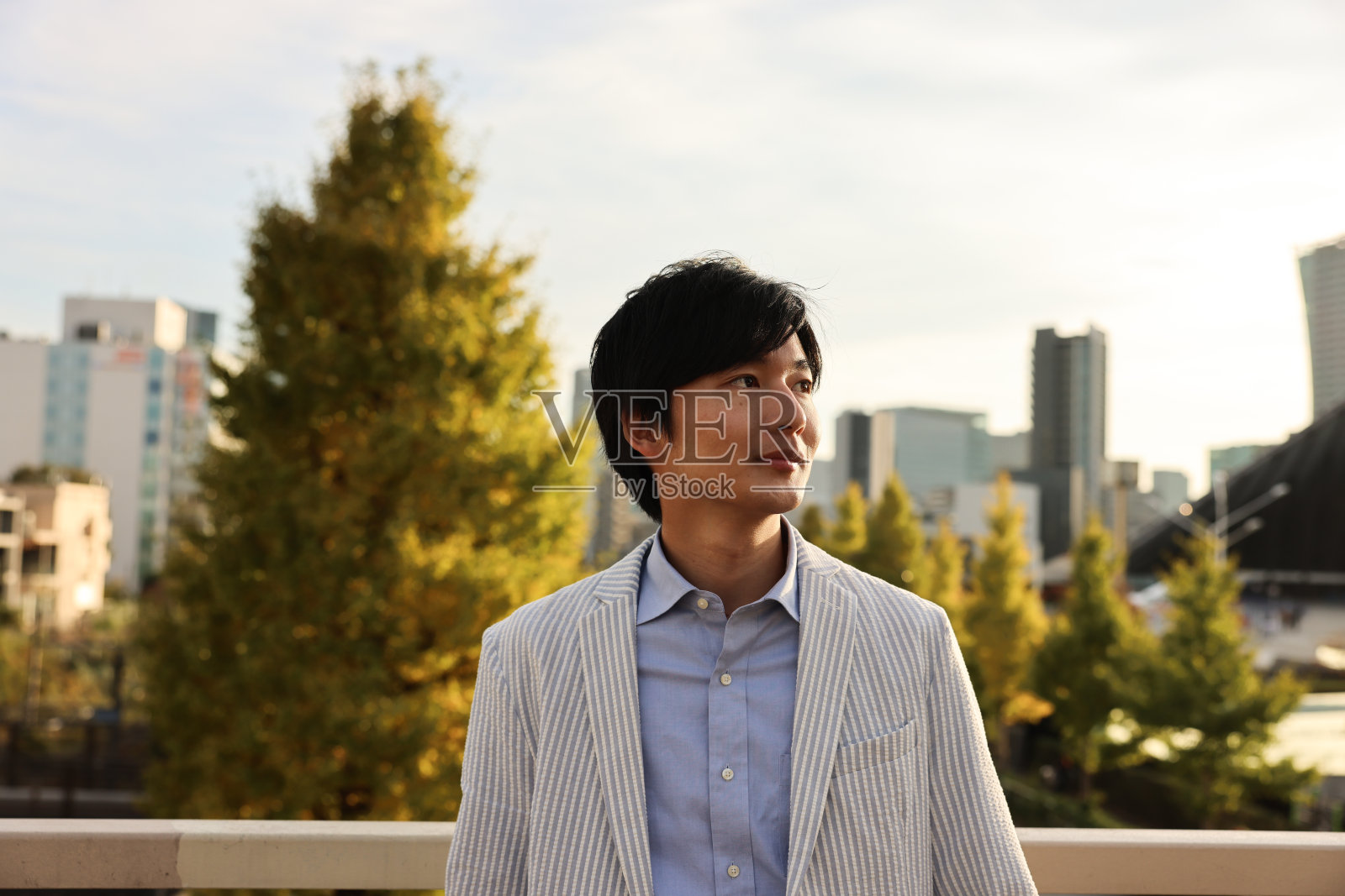 日本年轻人的画像照片摄影图片