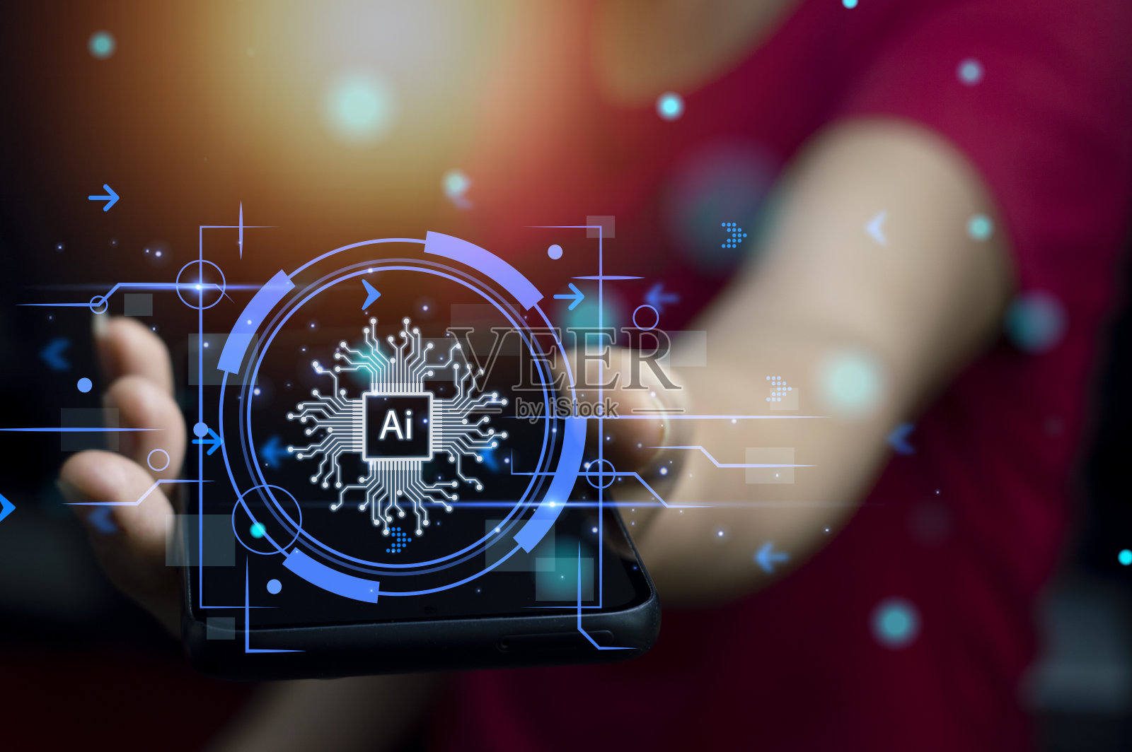 的概念。商人用智能手机给数字聊天机器人编程。谈话的助理。人工智能概念。虚拟屏幕上的人工智能数字聊天机器人。照片摄影图片