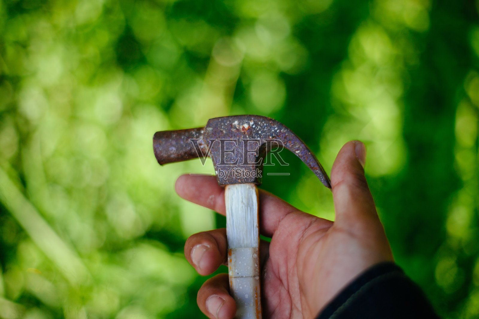 手持小锤照片摄影图片