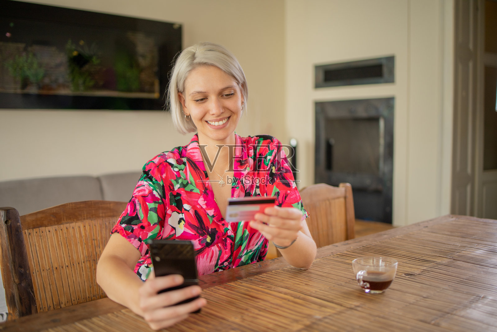 在家购物照片摄影图片