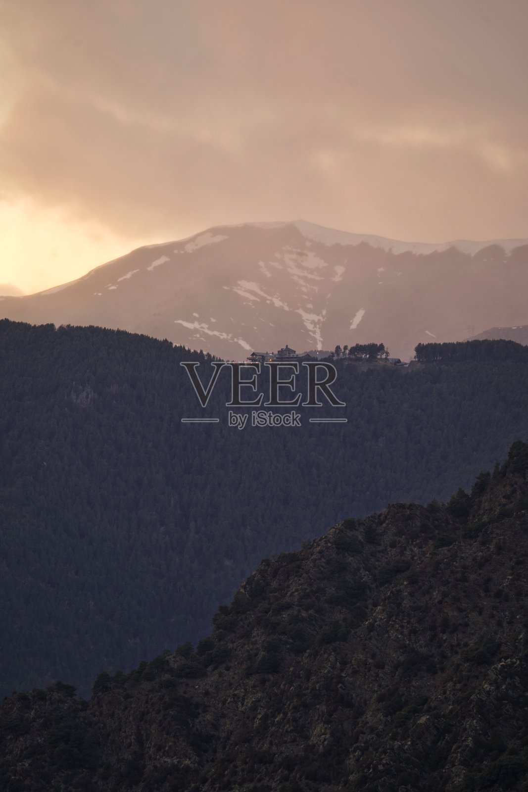 安道尔的雪景照片摄影图片