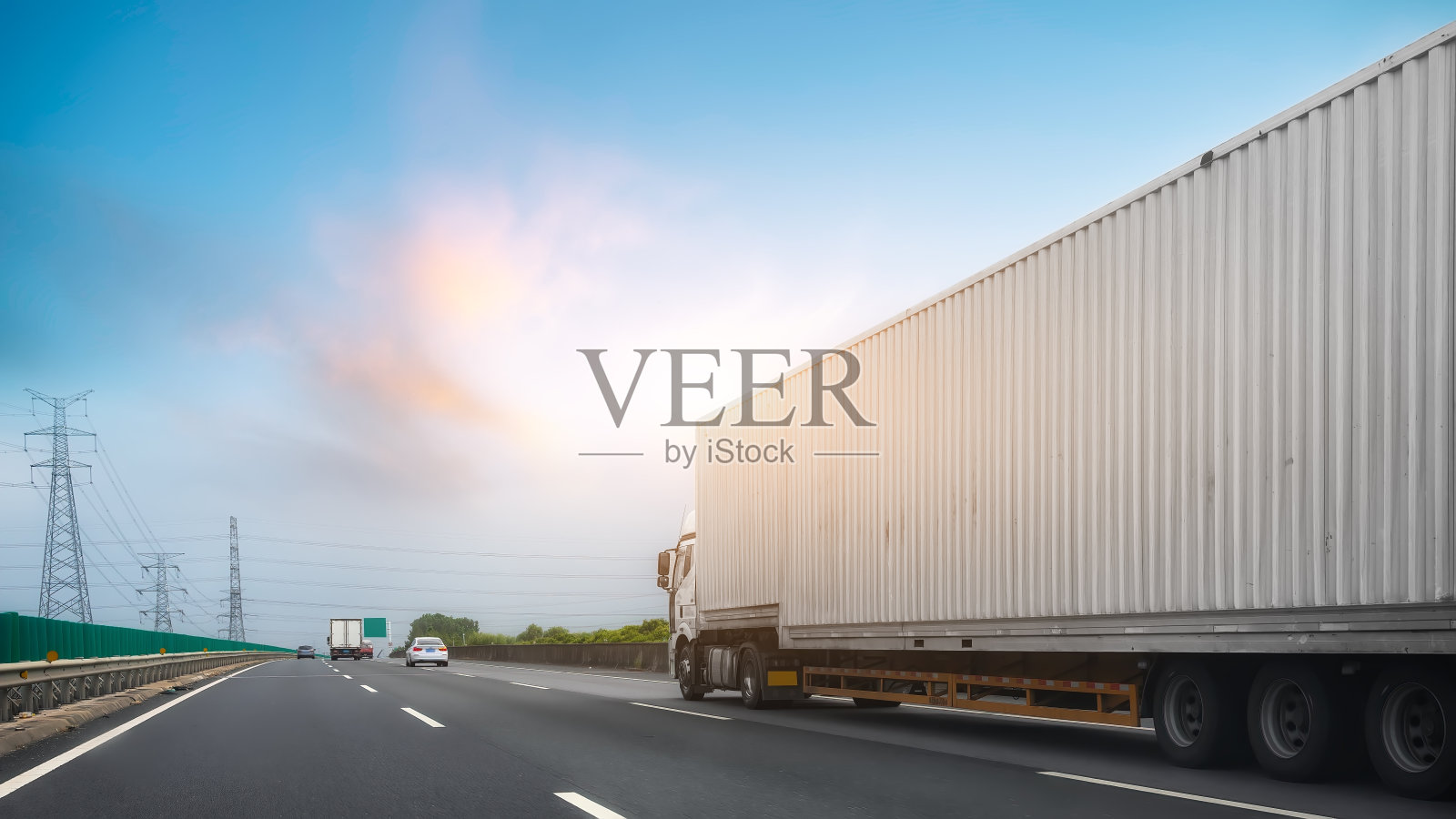 长挂车，卡车运输和物流照片摄影图片