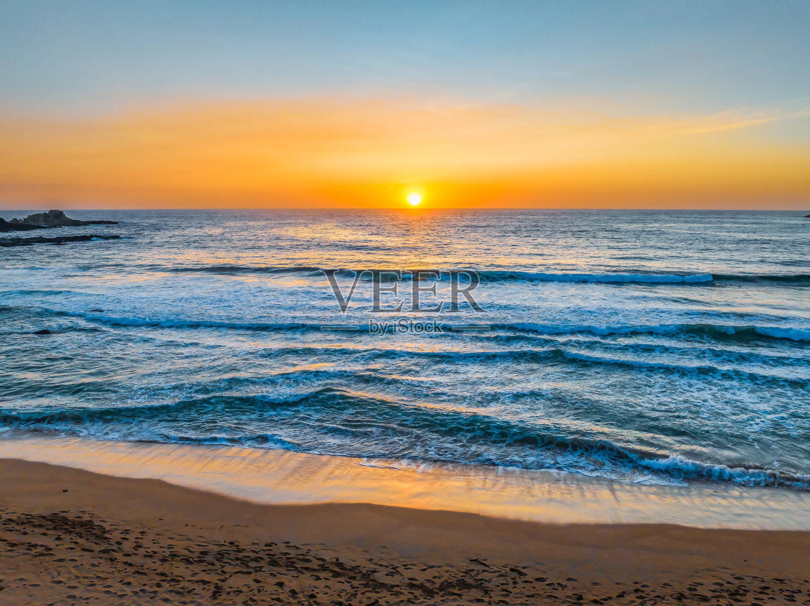 日出海景与高云照片摄影图片