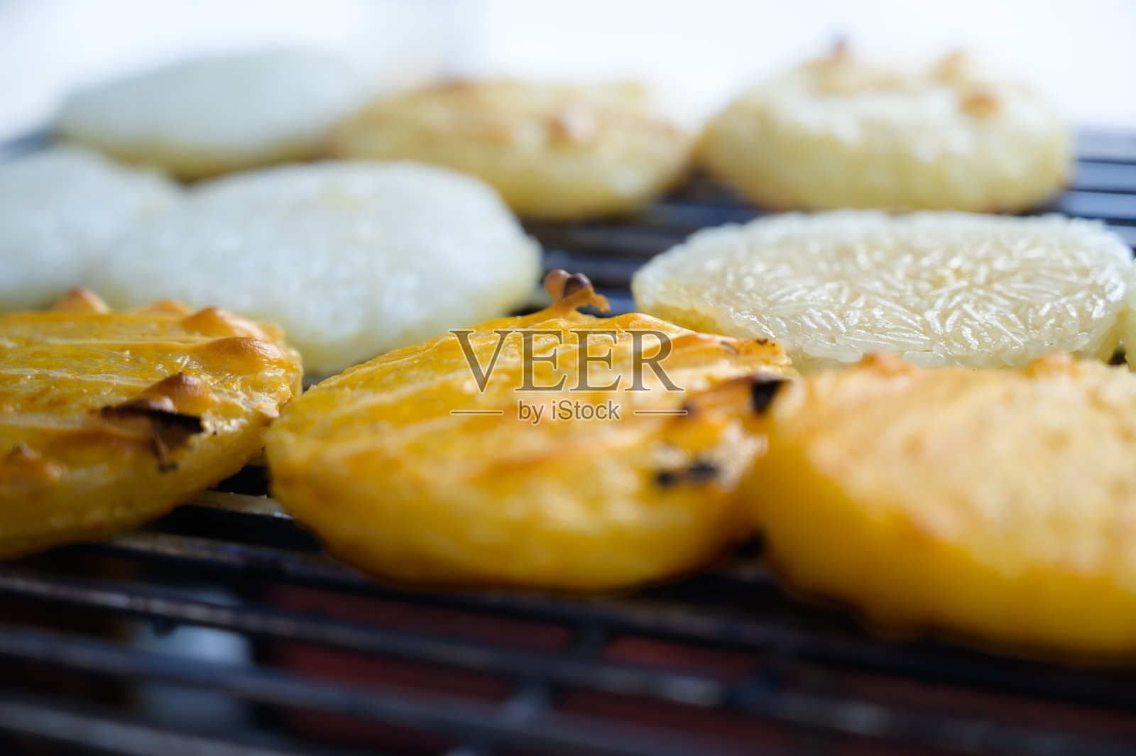 烤糯米饭团照片摄影图片