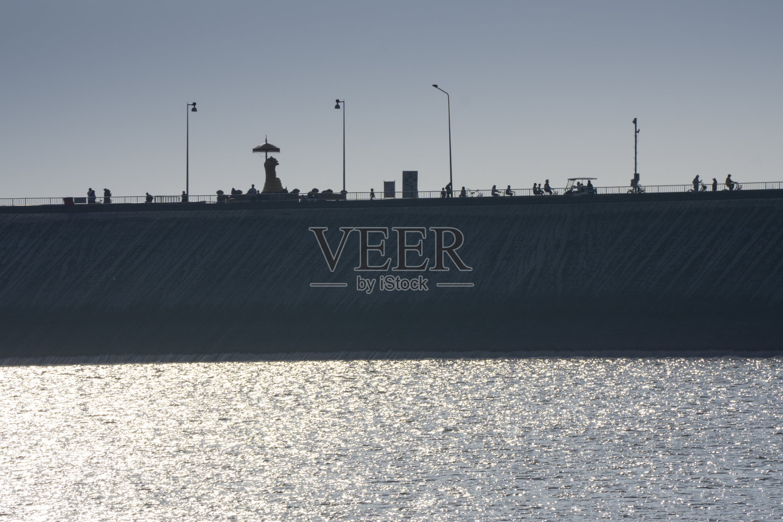 人工水库创造自然保护区，保护当地动植物照片摄影图片