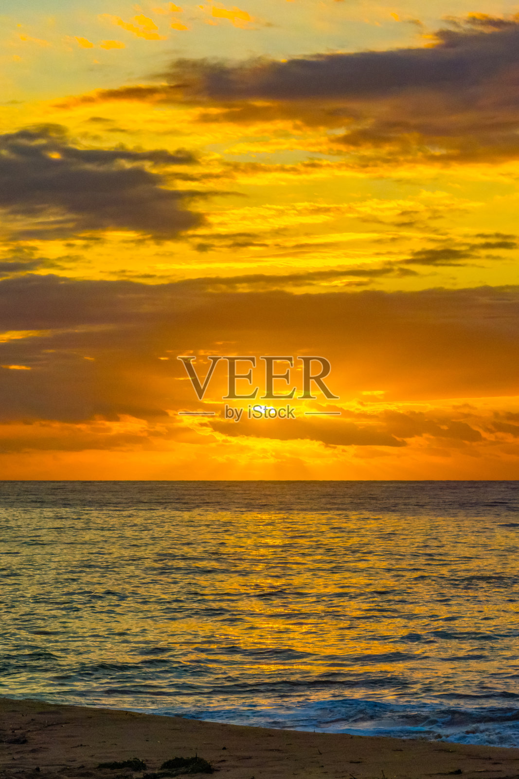 雨后海边的日出照片摄影图片