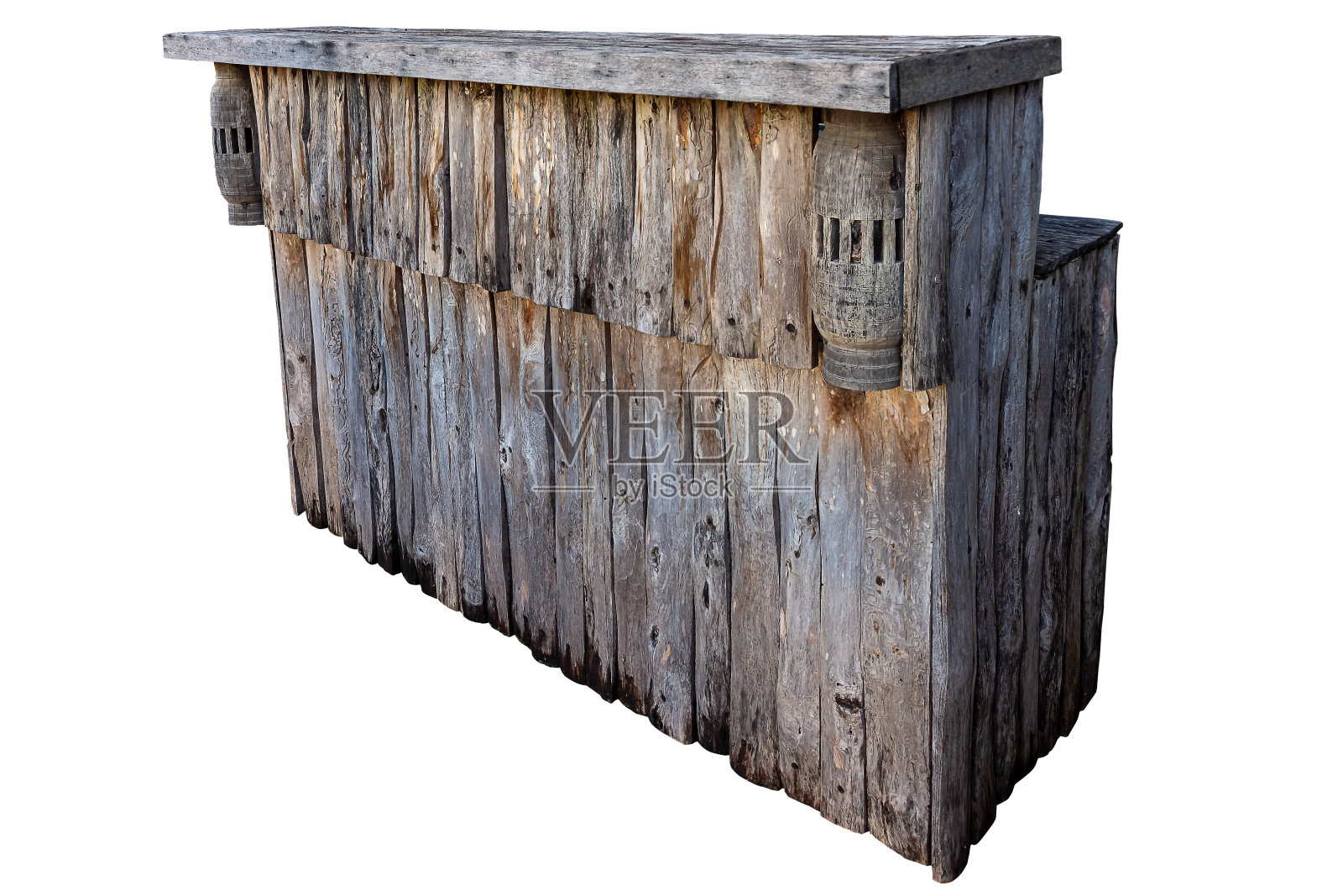 白色背景上孤立的旧木制吧台照片摄影图片