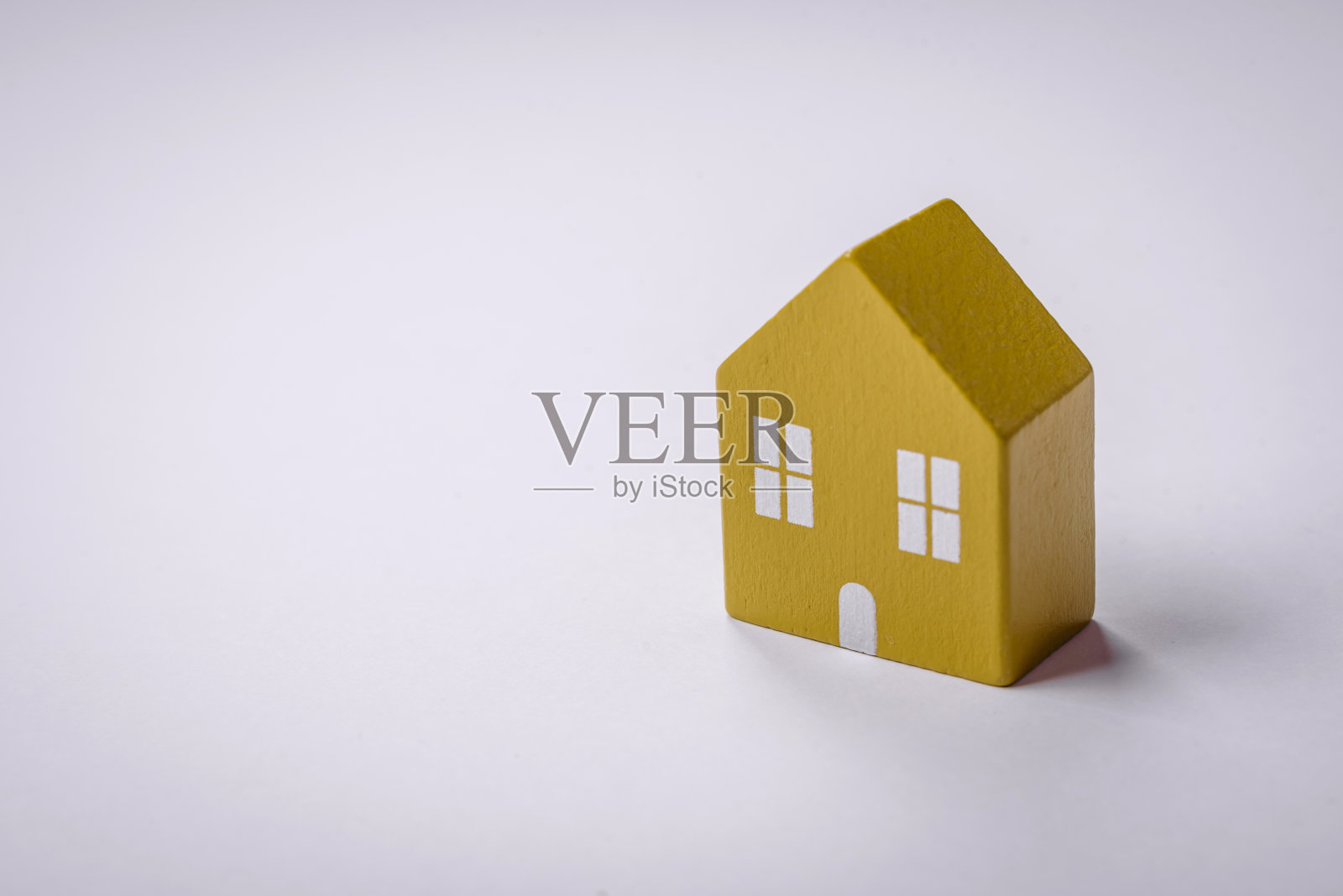 一个小木屋作为投资自己的家和实现购买房地产的目标的想法照片摄影图片