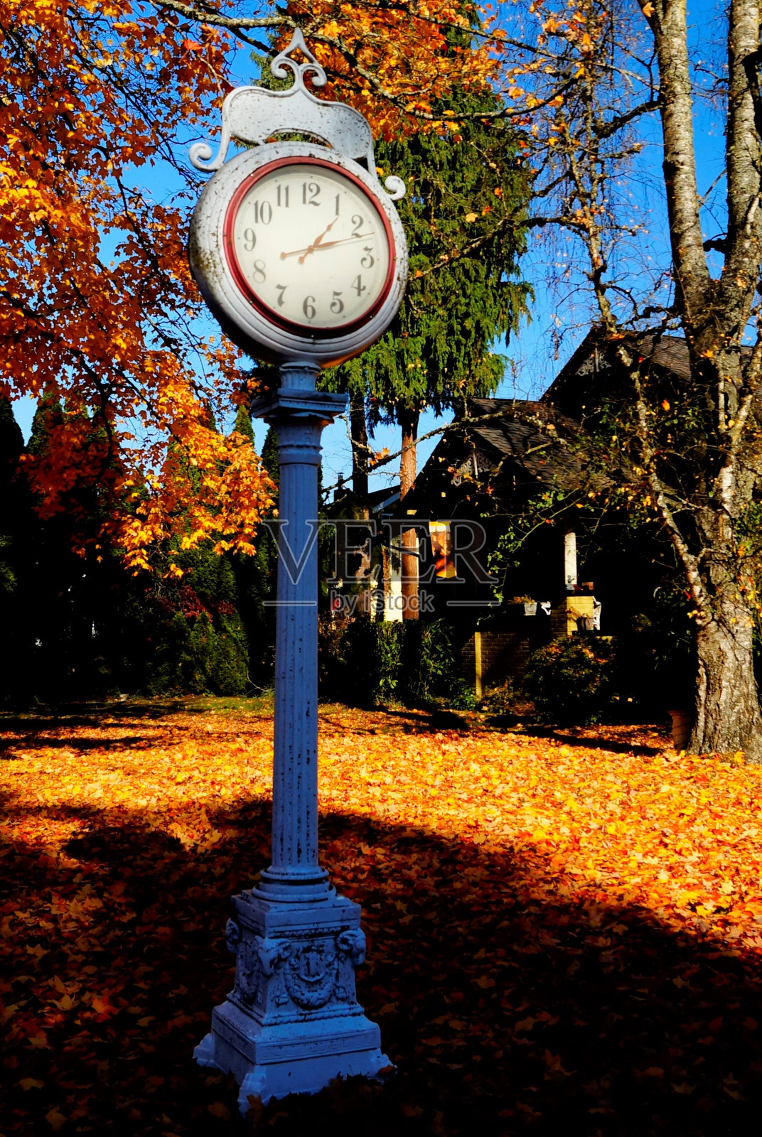 萨姆纳市中心，华盛顿州。时钟。照片摄影图片