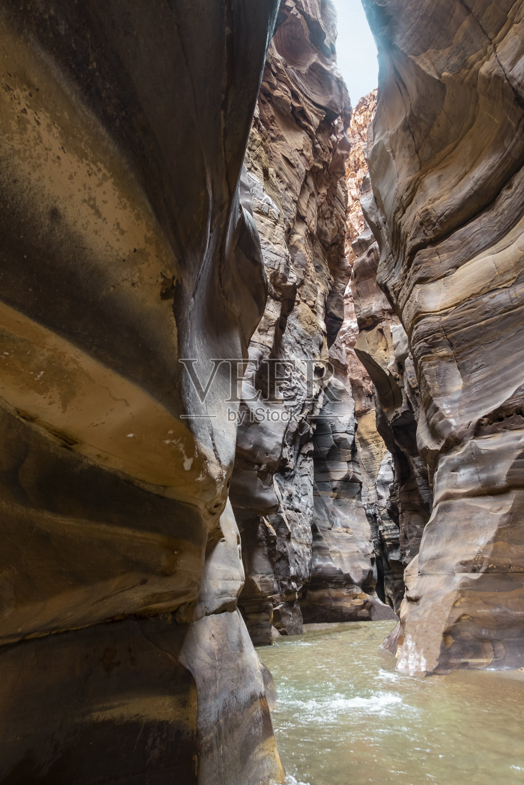 穆吉卜河峡谷旅游线路，约旦瓦迪穆吉卜照片摄影图片