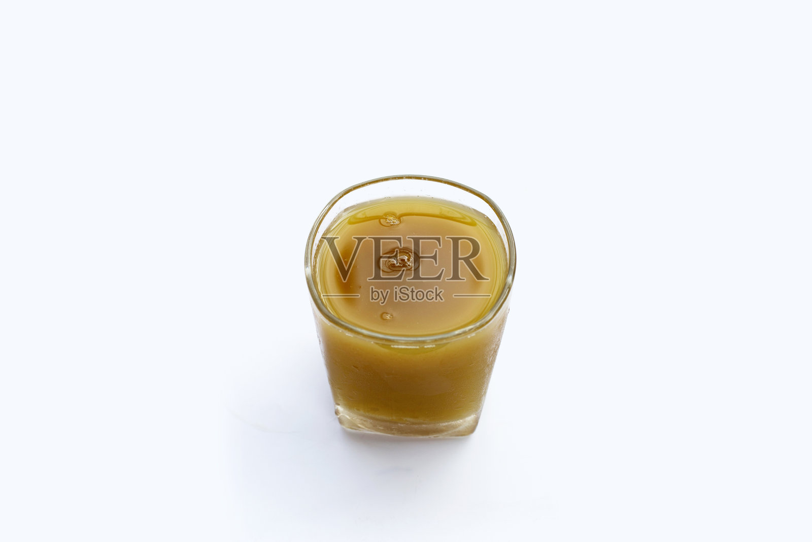 鲜榨的甘蔗汁照片摄影图片