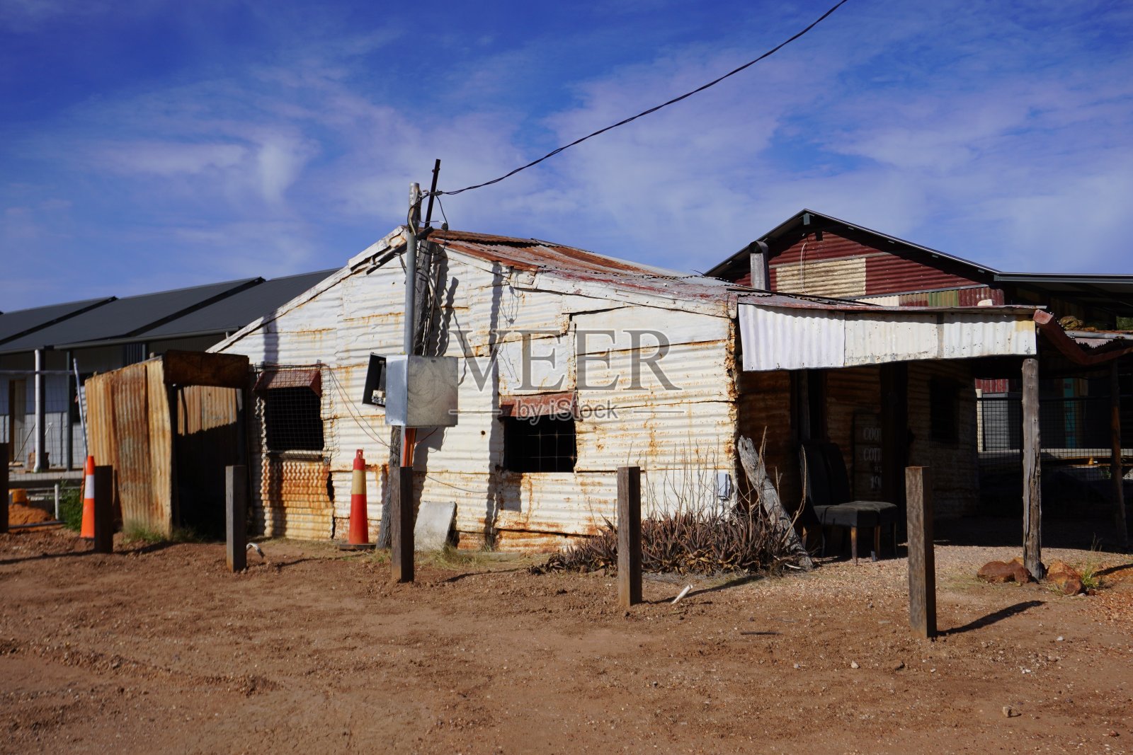 被遗弃的，无人居住的，被遗弃的历史悠久的库珀的小屋在晨光，闪电岭照片摄影图片