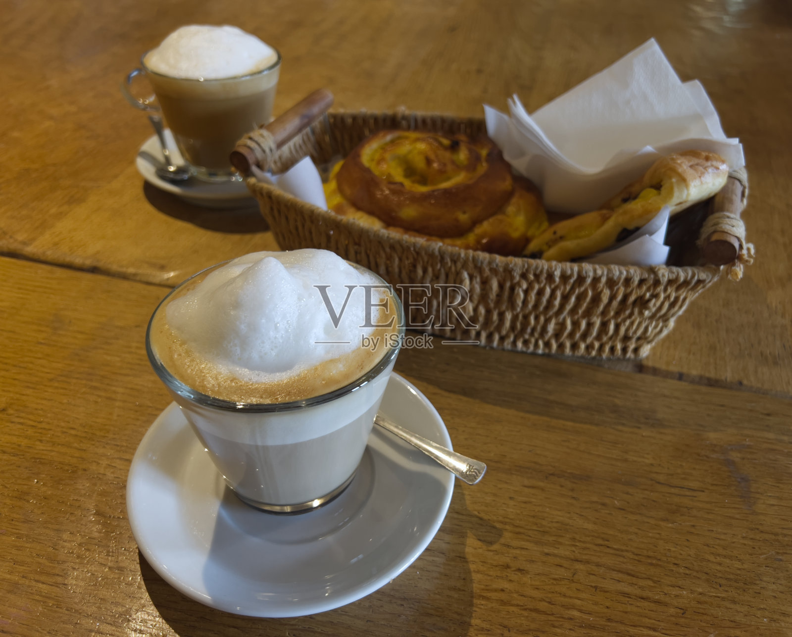 咖啡和糕点照片摄影图片