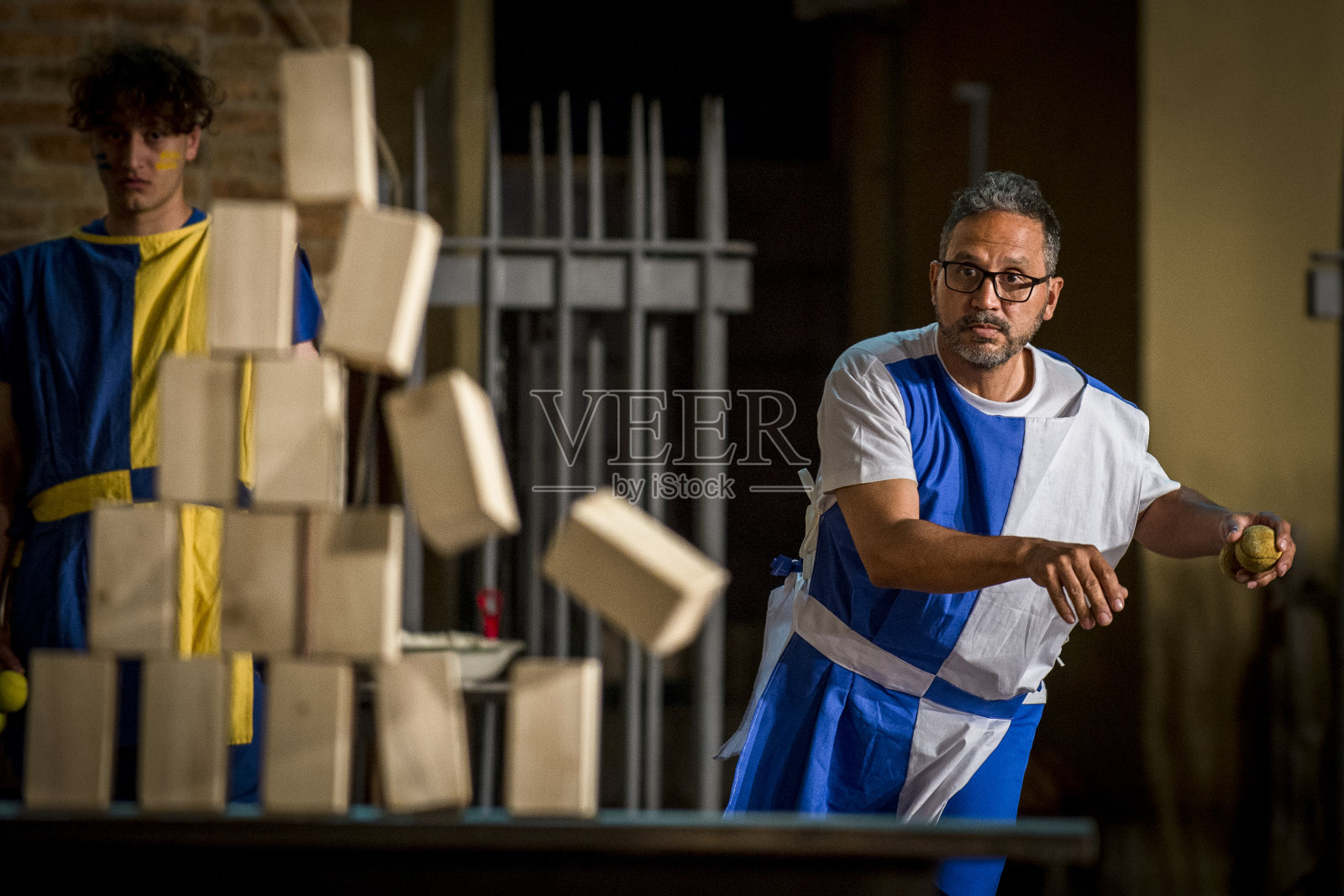 在阿夸斯帕塔文艺复兴节上，鹅戏游戏面临的挑战照片摄影图片