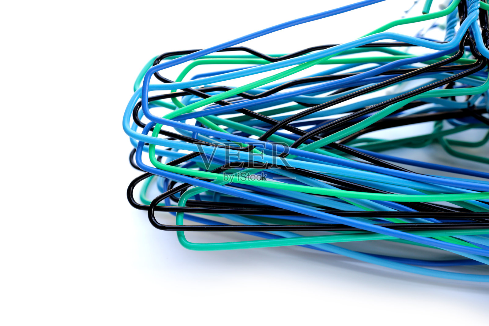 白色背景的衣架。照片摄影图片