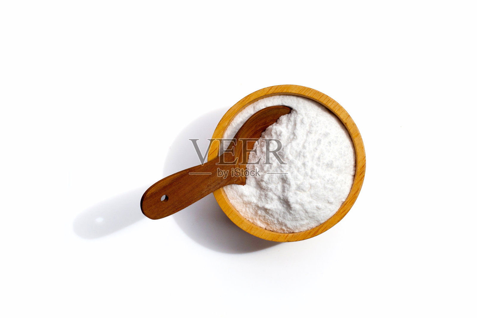 小苏打在白色背景上。照片摄影图片